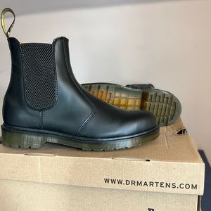 Brand New* Dr. Martens 2976 Chelsea Boot Smooth. Size Womens 9